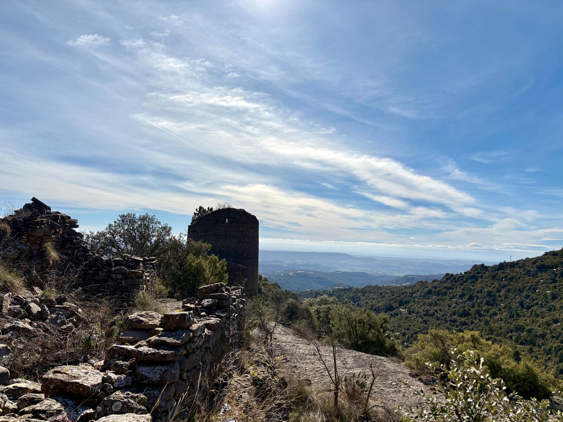 Vista de la Serra de Comiols amb la torre